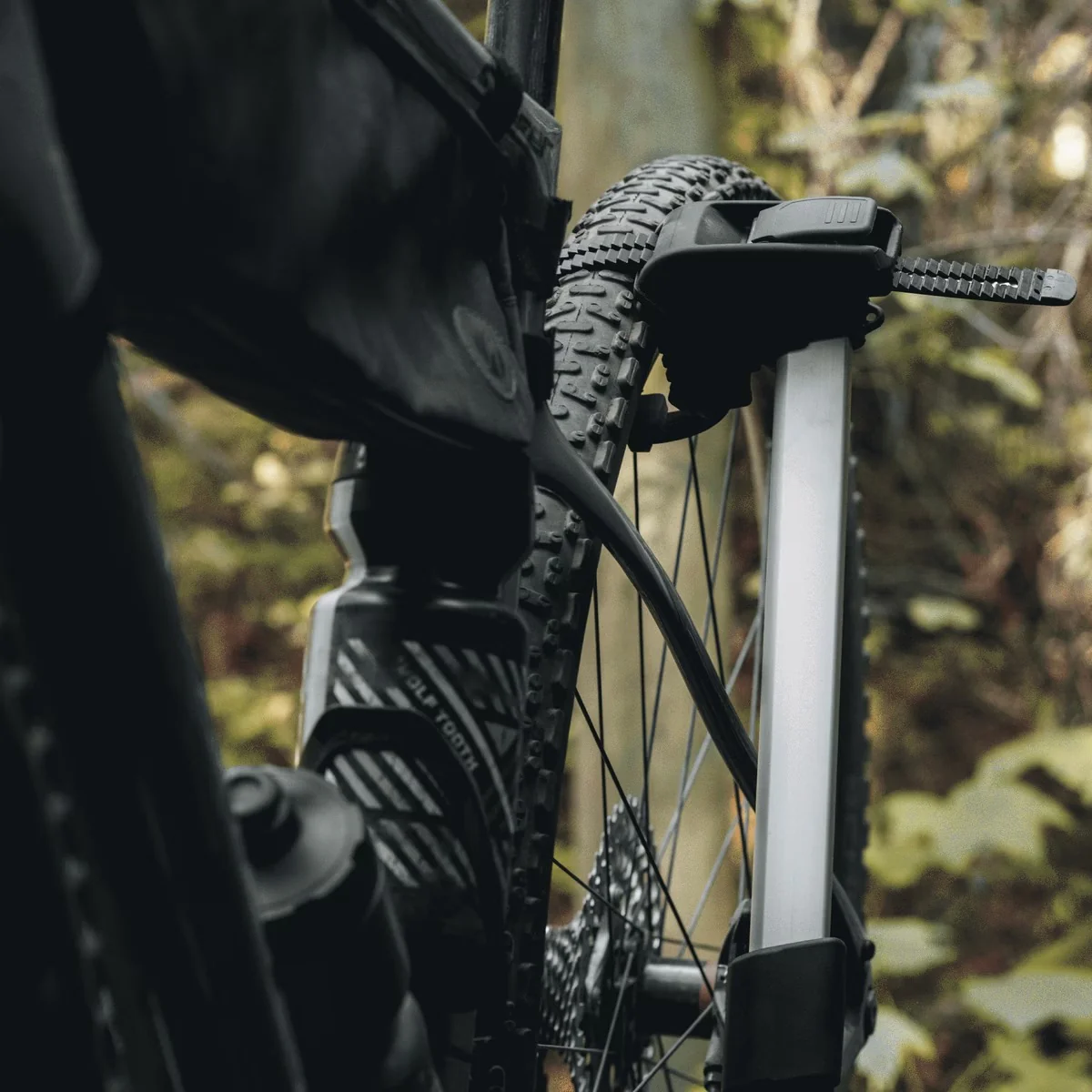Thule Epos 3 Foldable Hitch Platform Bike Rack - Image 6